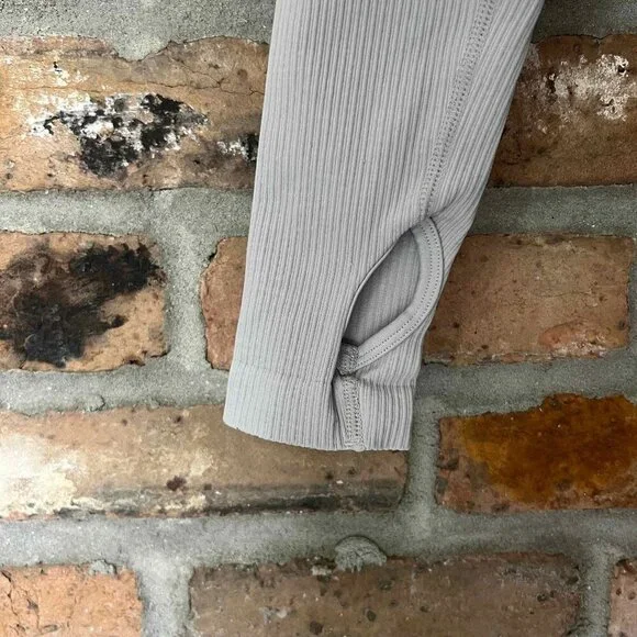 OQQ Women's Crop Top Ribbed Seamless Workout Exercise Long Sleeve Crop Medium - Picture 4 of 9